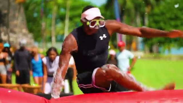 The cast during the Taboo Fruit Dive challenge in Episode 5