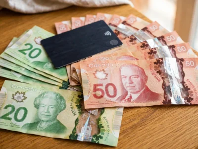 The Newcomer Banking Guide: Every Offer Compared, and the Fee Trap to Avoid